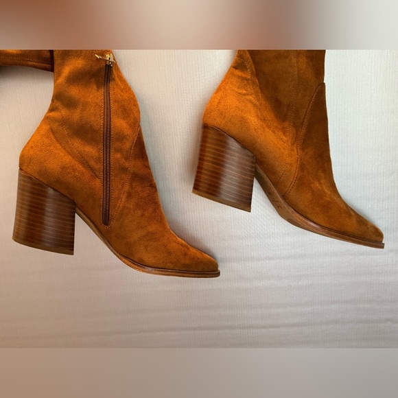 Marc Fisher LTD
Cathi Pointed Toe Over the Knee Boot 
Size 8 1/2 - Picture 3 of 10